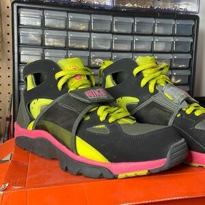 Men’s Nike Air Huarache Trainer black gray pink vintage 2007